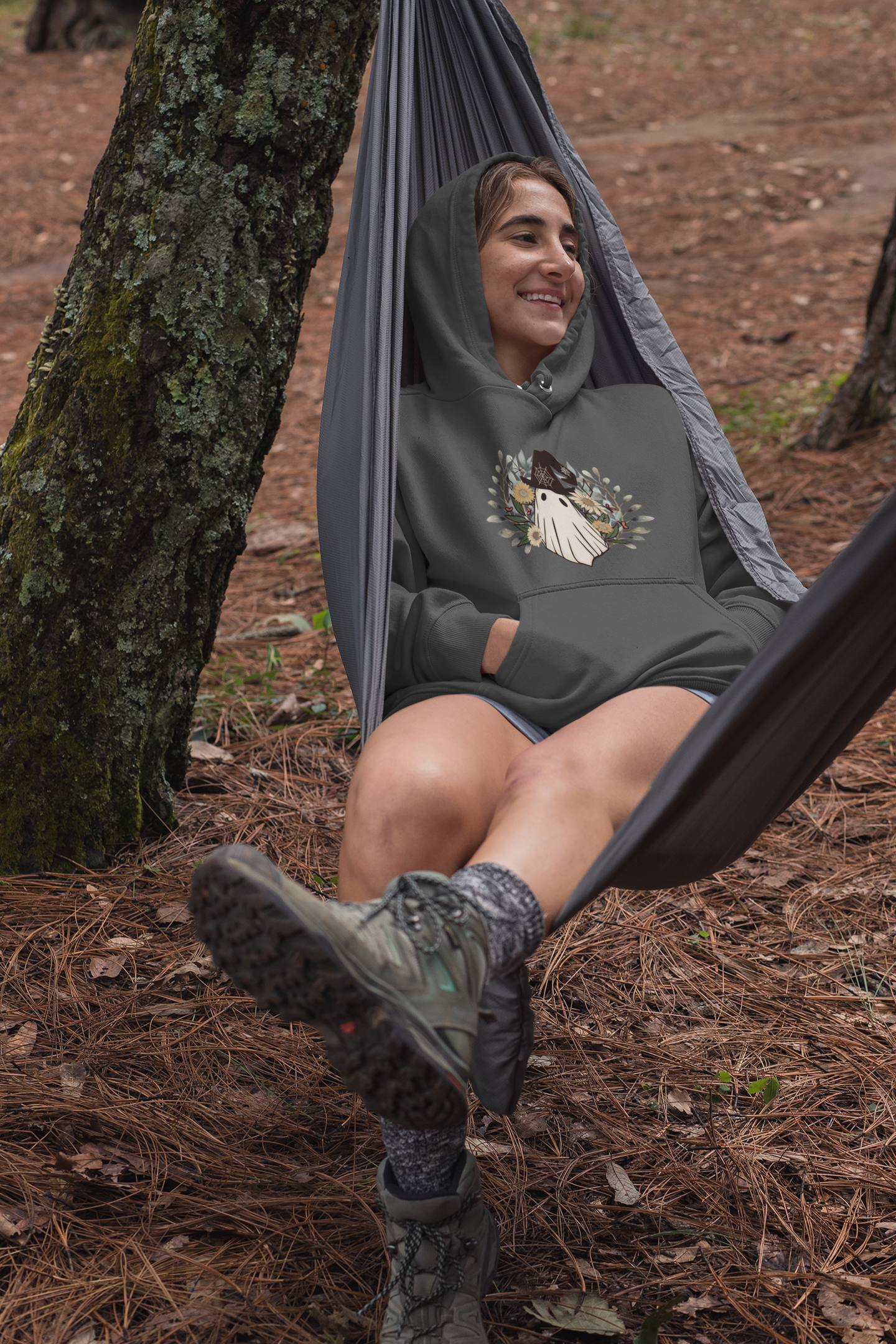 Stay Warm in Style with the Retro Ghost Unisex Heavy Blend™ Hooded Sweatshirt
