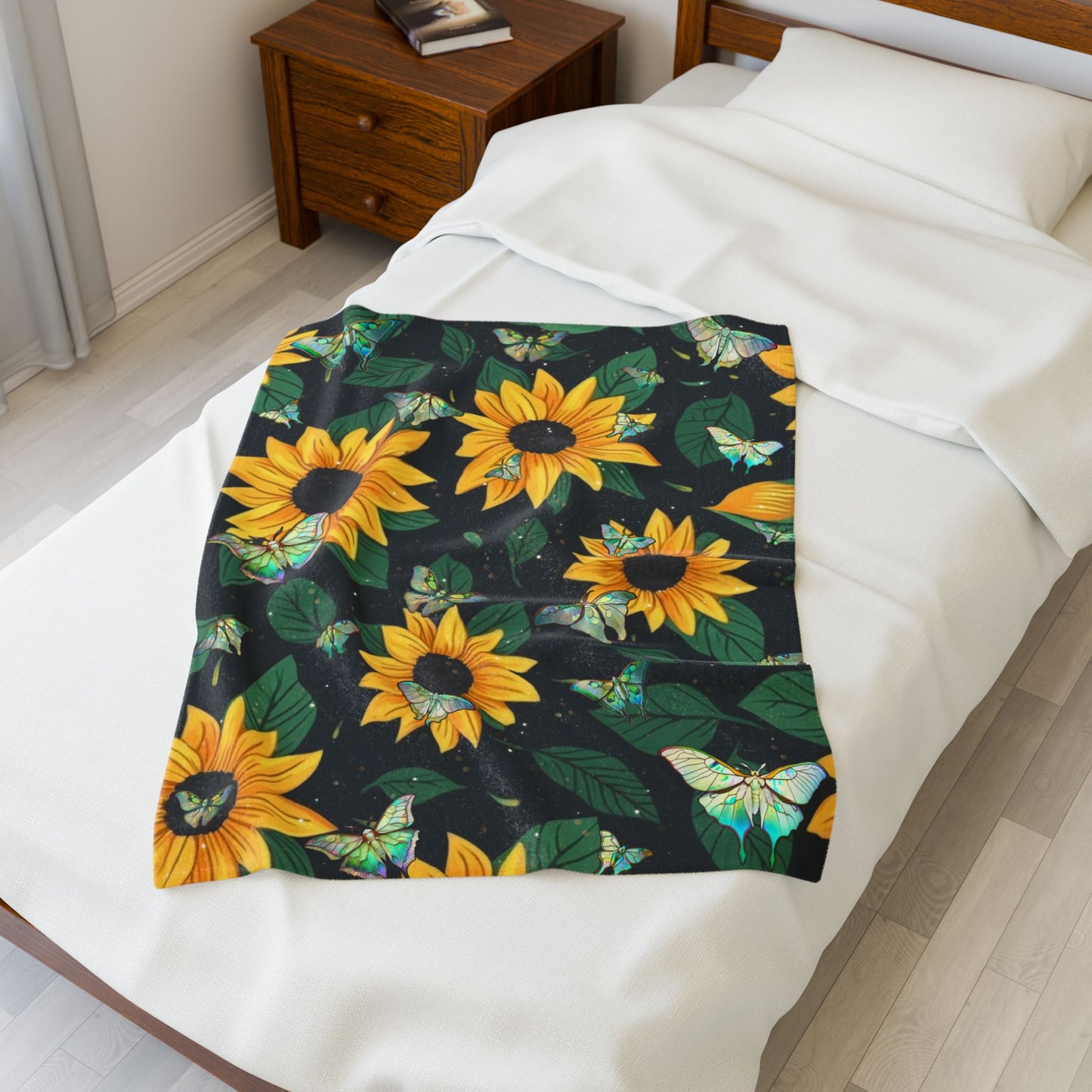 Soft and Luxurious Sunflower and Luna Moth Velveteen Blanket - Perfect for Bringing the Outdoors In