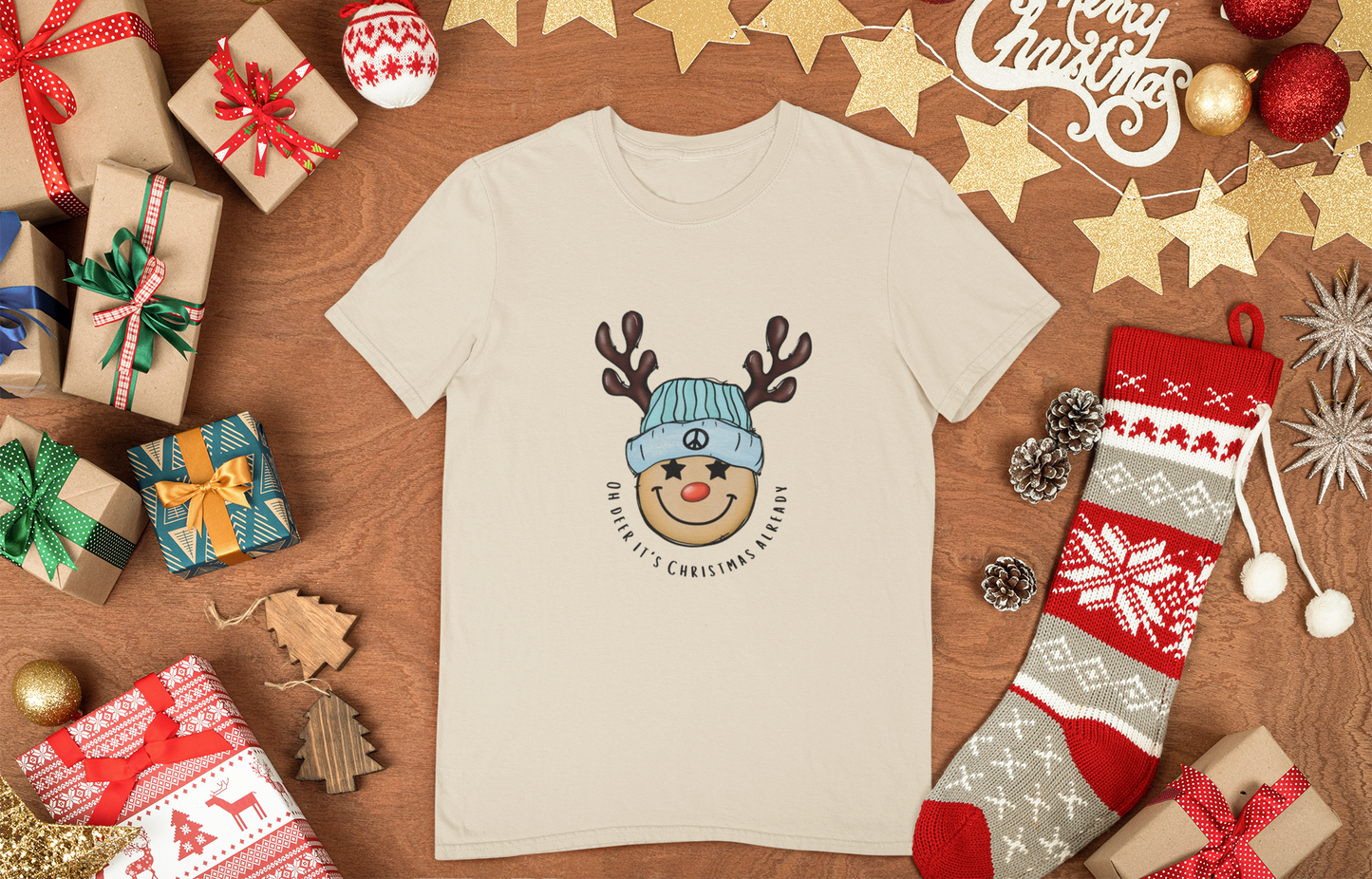 Festive Christmas Deer Design Women's Relaxed T-Shirt - Cozy and Stylish Holiday Tee