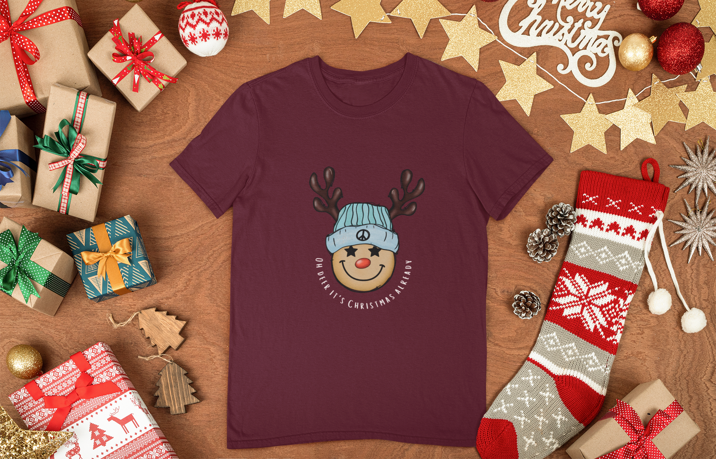 Festive Christmas Deer Design Women's Relaxed T-Shirt - Cozy and Stylish Holiday Tee