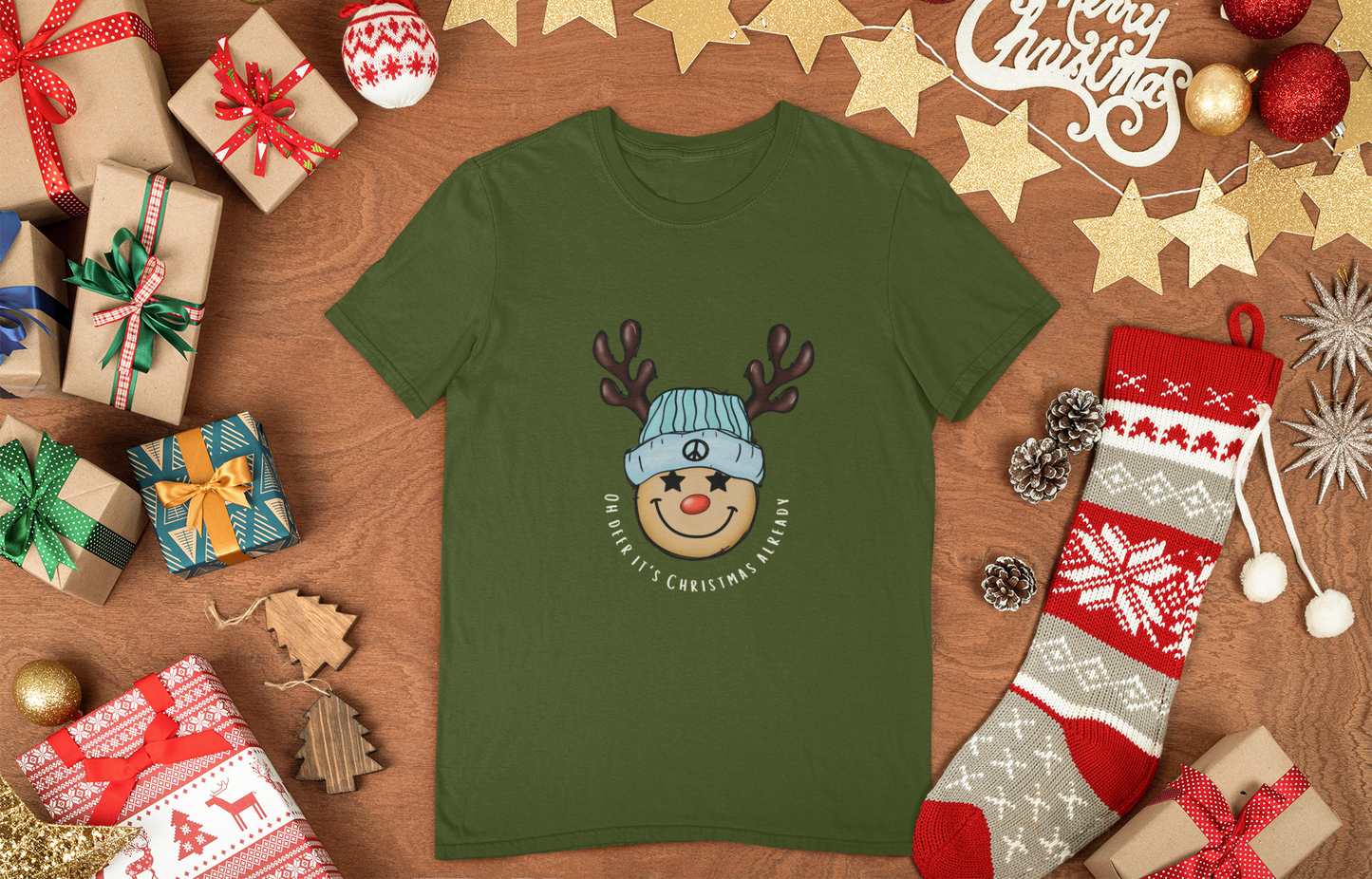 Festive Christmas Deer Design Women's Relaxed T-Shirt - Cozy and Stylish Holiday Tee