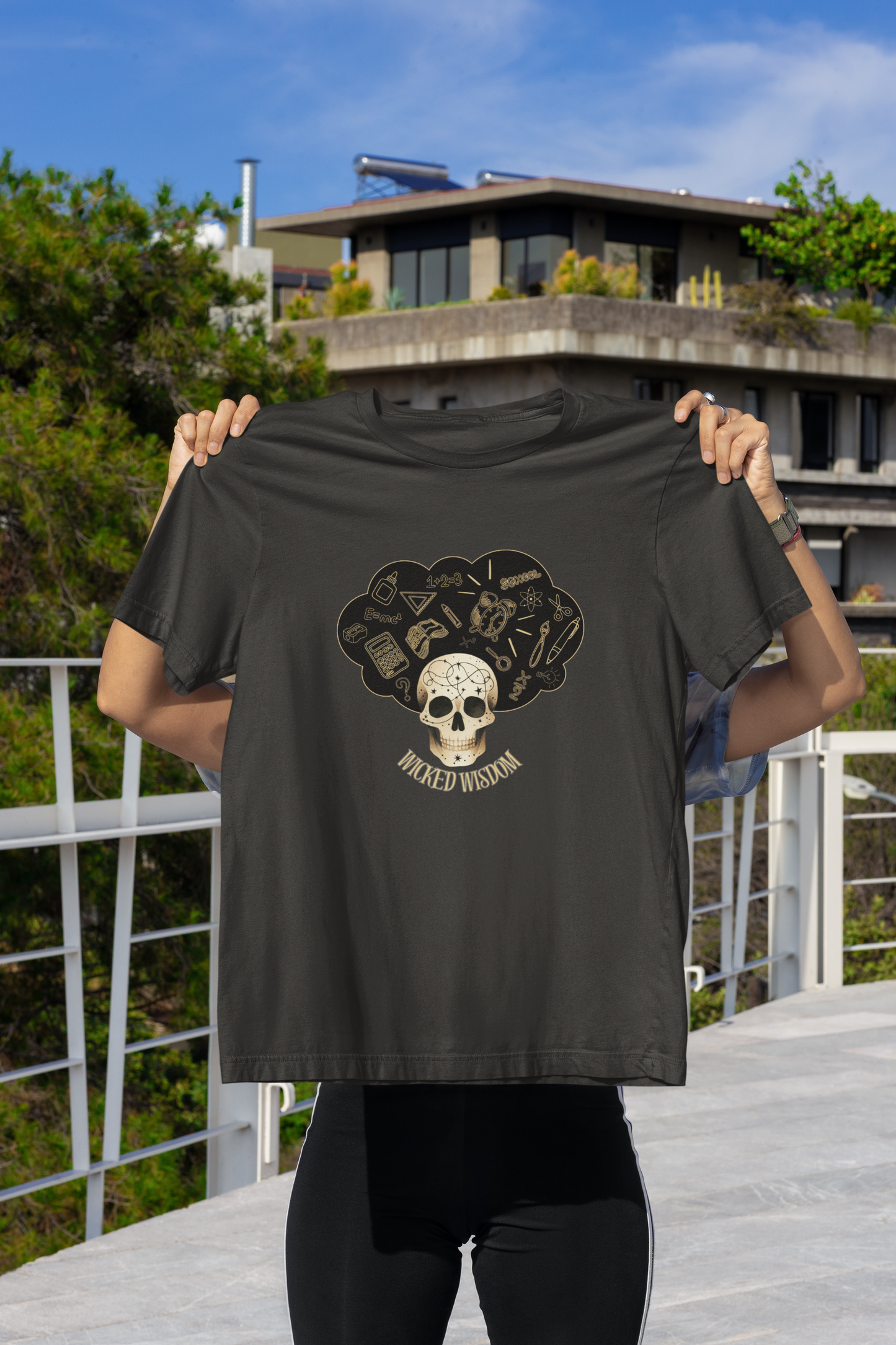Edgy Skull Graphic Tee – Unisex Comfort for the Bold and Unique